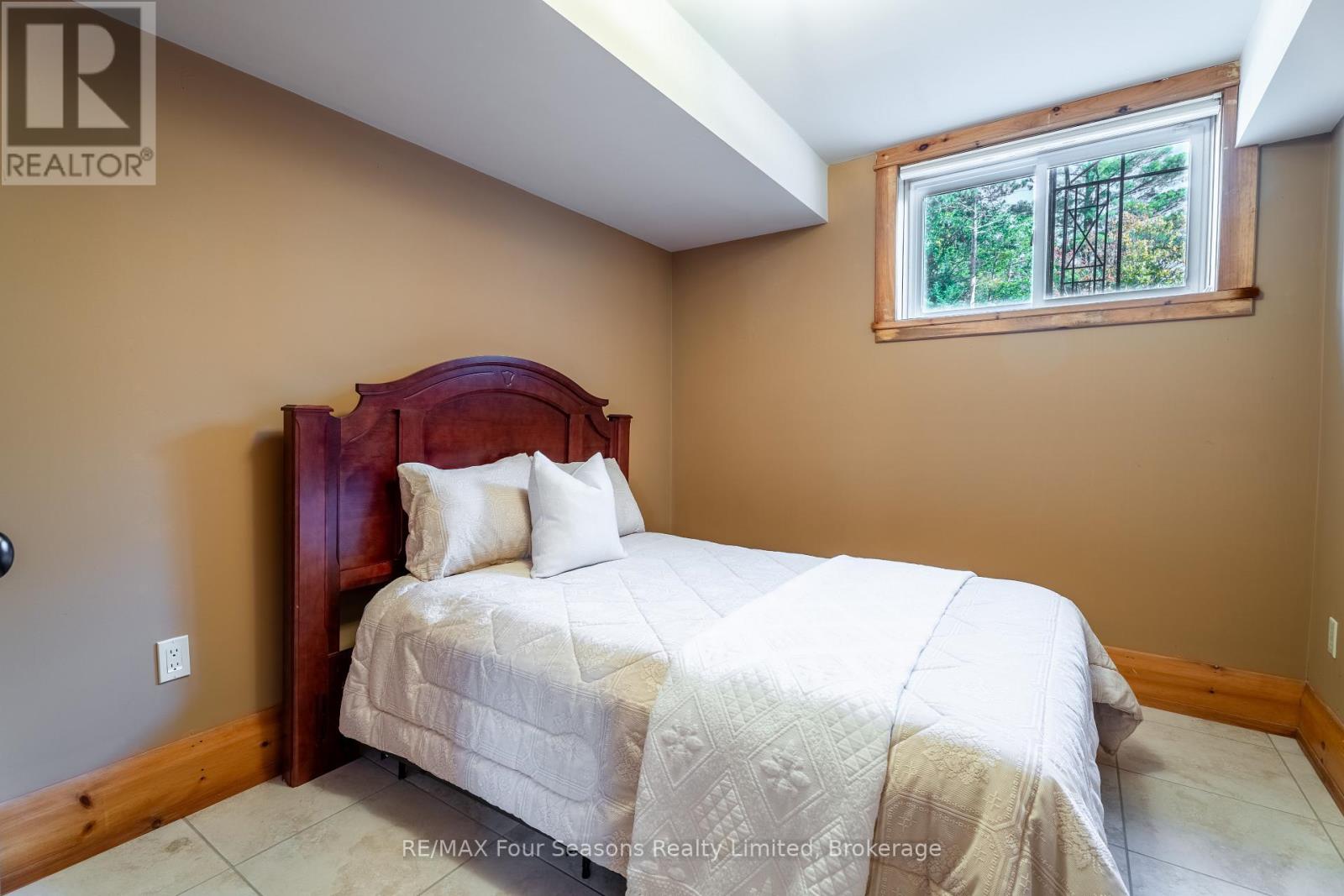 805 Eastdale Drive, Wasaga Beach, Ontario  L9Z 2R5 - Photo 38 - S12564154