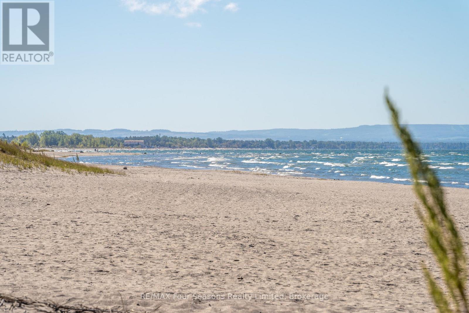 805 Eastdale Drive, Wasaga Beach, Ontario  L9Z 2R5 - Photo 4 - S12564154