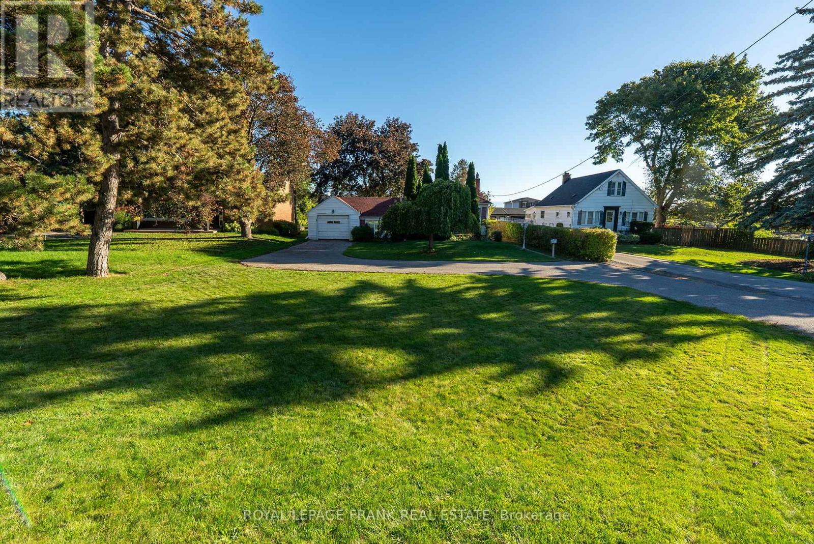 1033 KING STREET E, Oshawa, Ontario