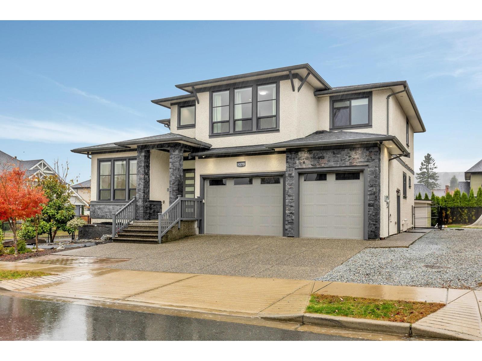 8379 Mctaggart Street, Mission, British Columbia  V2V 0G3 - Photo 2 - R3068442