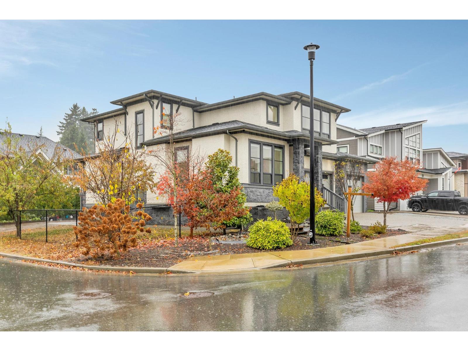 8379 Mctaggart Street, Mission, British Columbia  V2V 0G3 - Photo 4 - R3068442