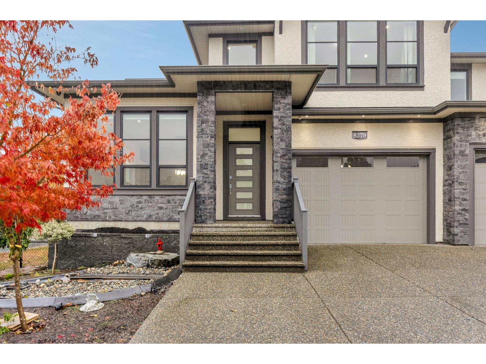 8379 Mctaggart Street, Mission, British Columbia  V2V 0G3 - Photo 3 - R3068442
