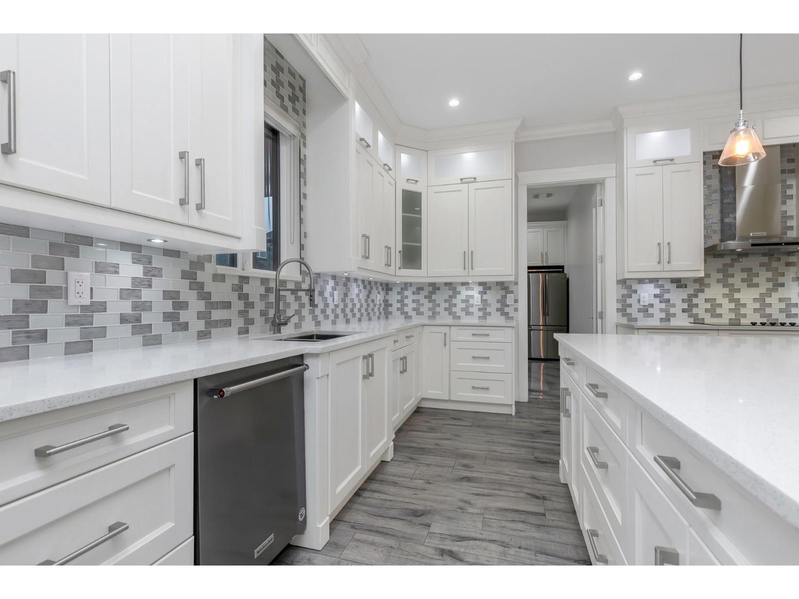 8379 Mctaggart Street, Mission, British Columbia  V2V 0G3 - Photo 7 - R3068442