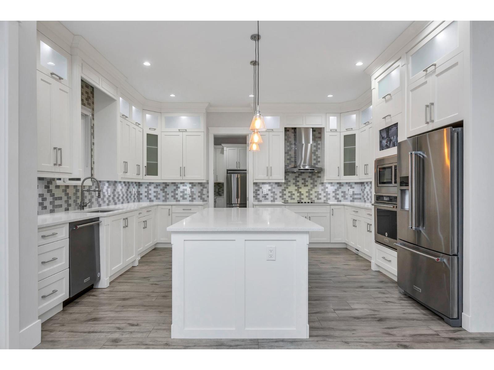 8379 Mctaggart Street, Mission, British Columbia  V2V 0G3 - Photo 6 - R3068442