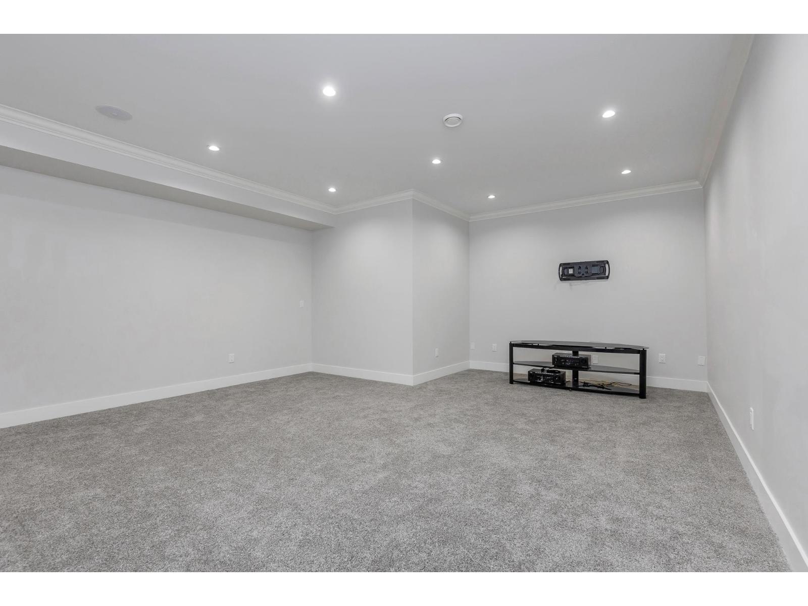 8379 Mctaggart Street, Mission, British Columbia  V2V 0G3 - Photo 27 - R3068442