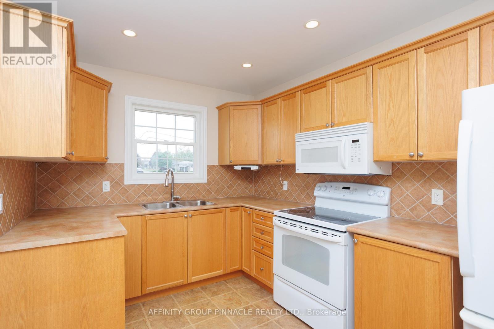 10 Champlain Boulevard, Kawartha Lakes, Ontario  K9V 0H9 - Photo 14 - X12564246