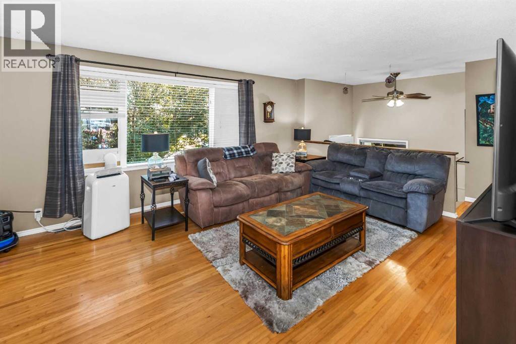 46 Marbrooke Circle Ne, Calgary, Alberta  T2A 2W4 - Photo 4 - A2266268