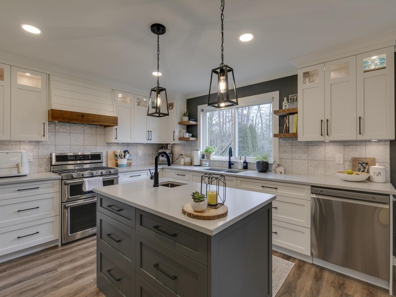 8060 Melburn Drive, Mission, British Columbia V2V 7B6 - Photo 15 - R3063417