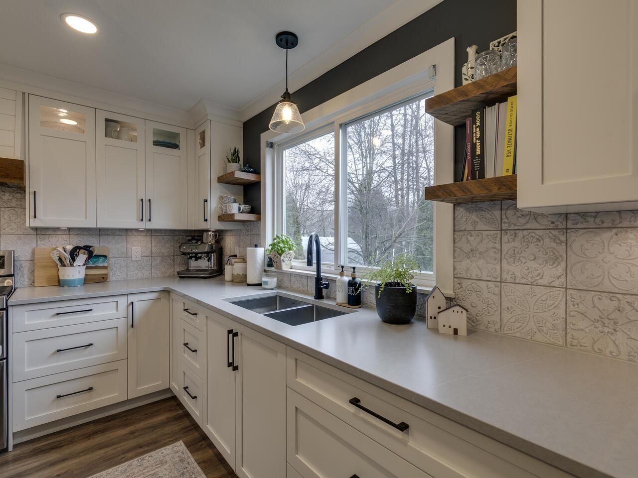 8060 Melburn Drive, Mission, British Columbia V2V 7B6 - Photo 17 - R3063417