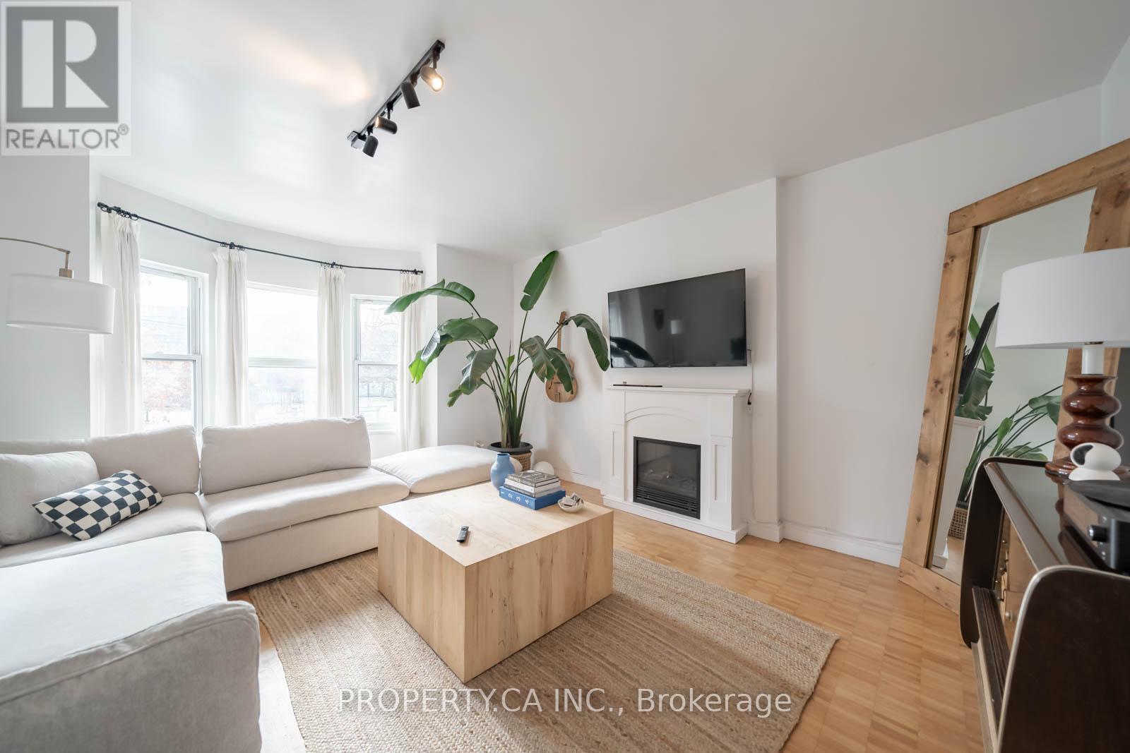 2 - 942 Queen Street W, Toronto, Ontario  M6J 1G8 - Photo 4 - C12564088