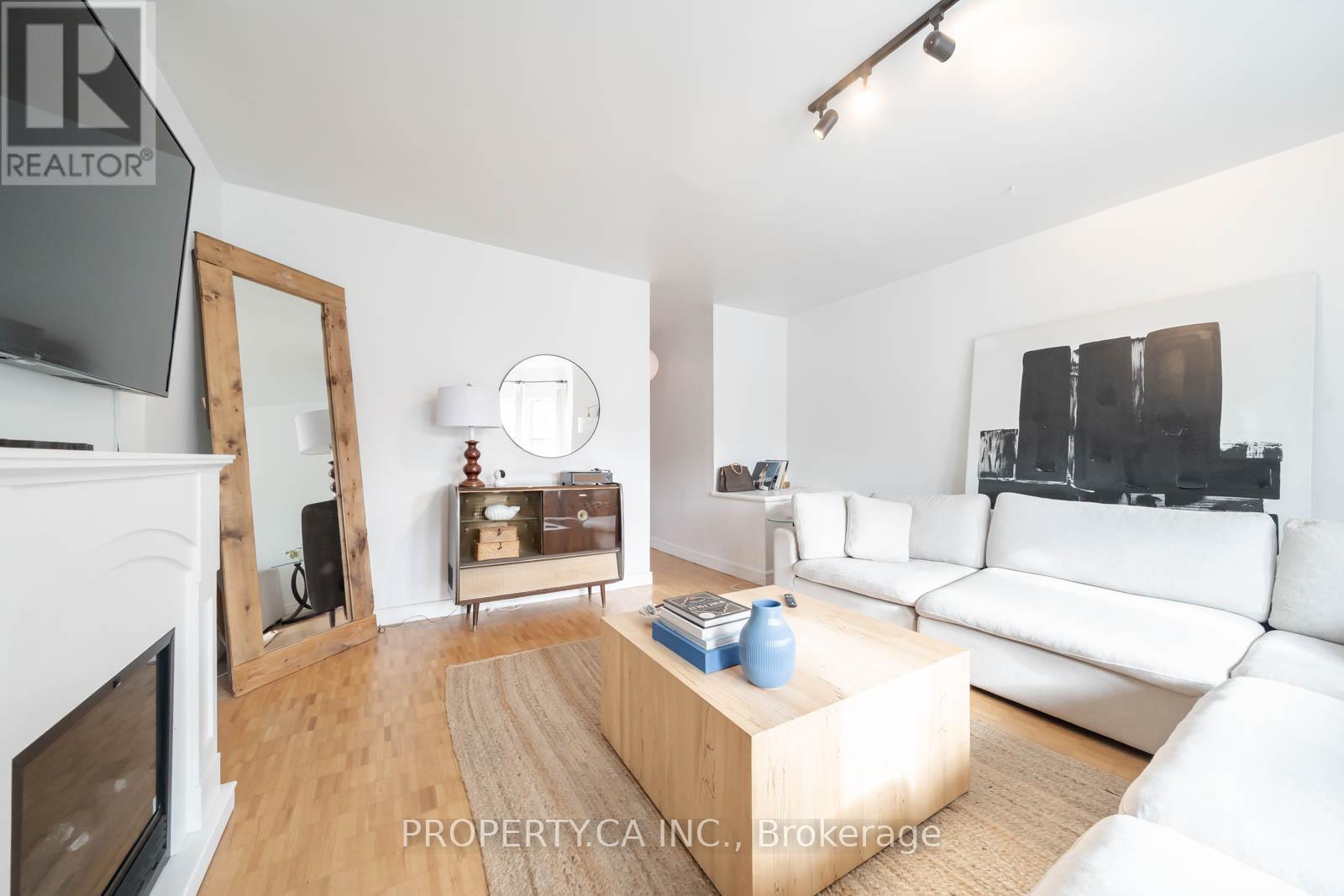 2 - 942 Queen Street W, Toronto, Ontario  M6J 1G8 - Photo 5 - C12564088