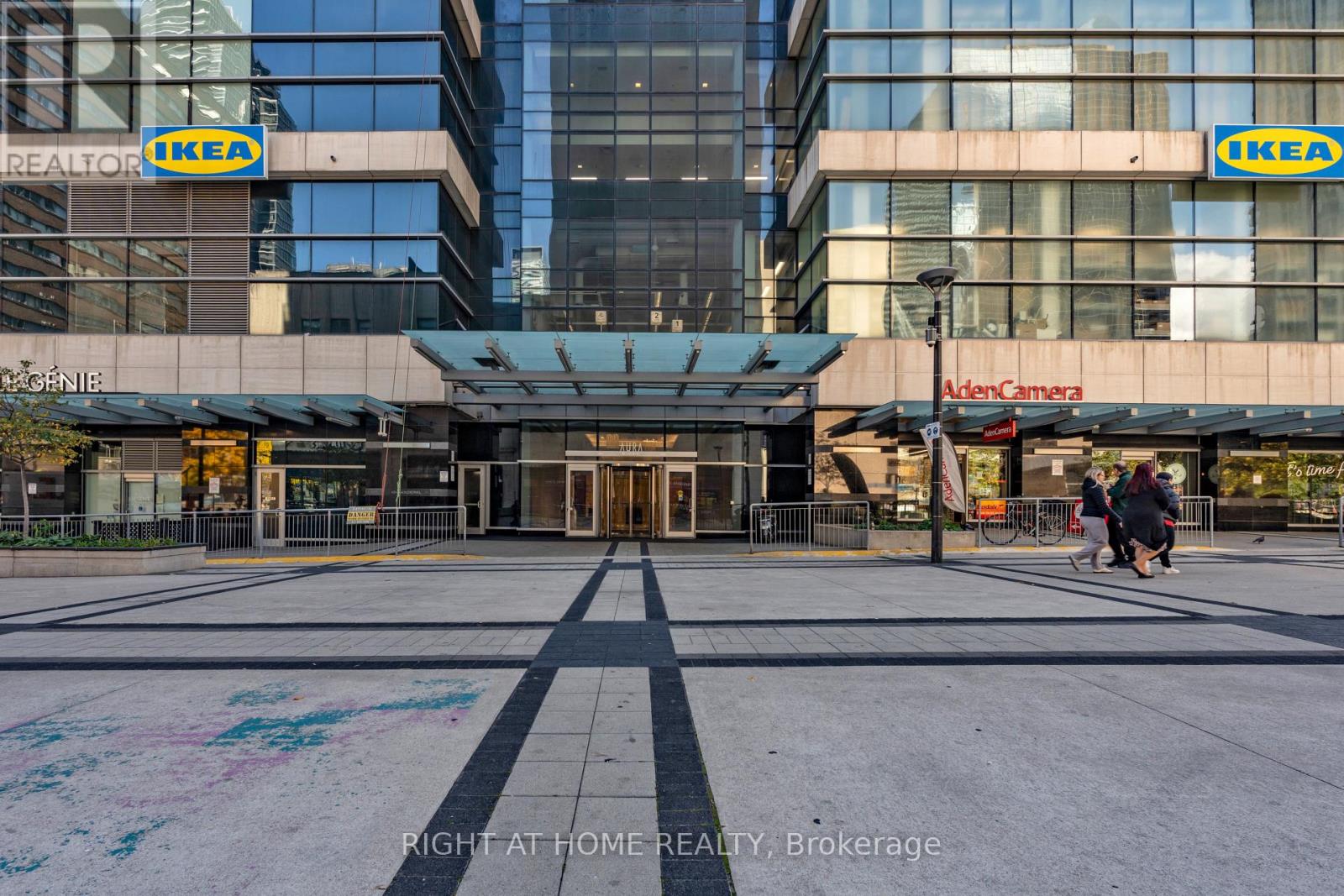 64 - 384 Yonge Street, Toronto, Ontario  M5B 1S8 - Photo 2 - C12564236