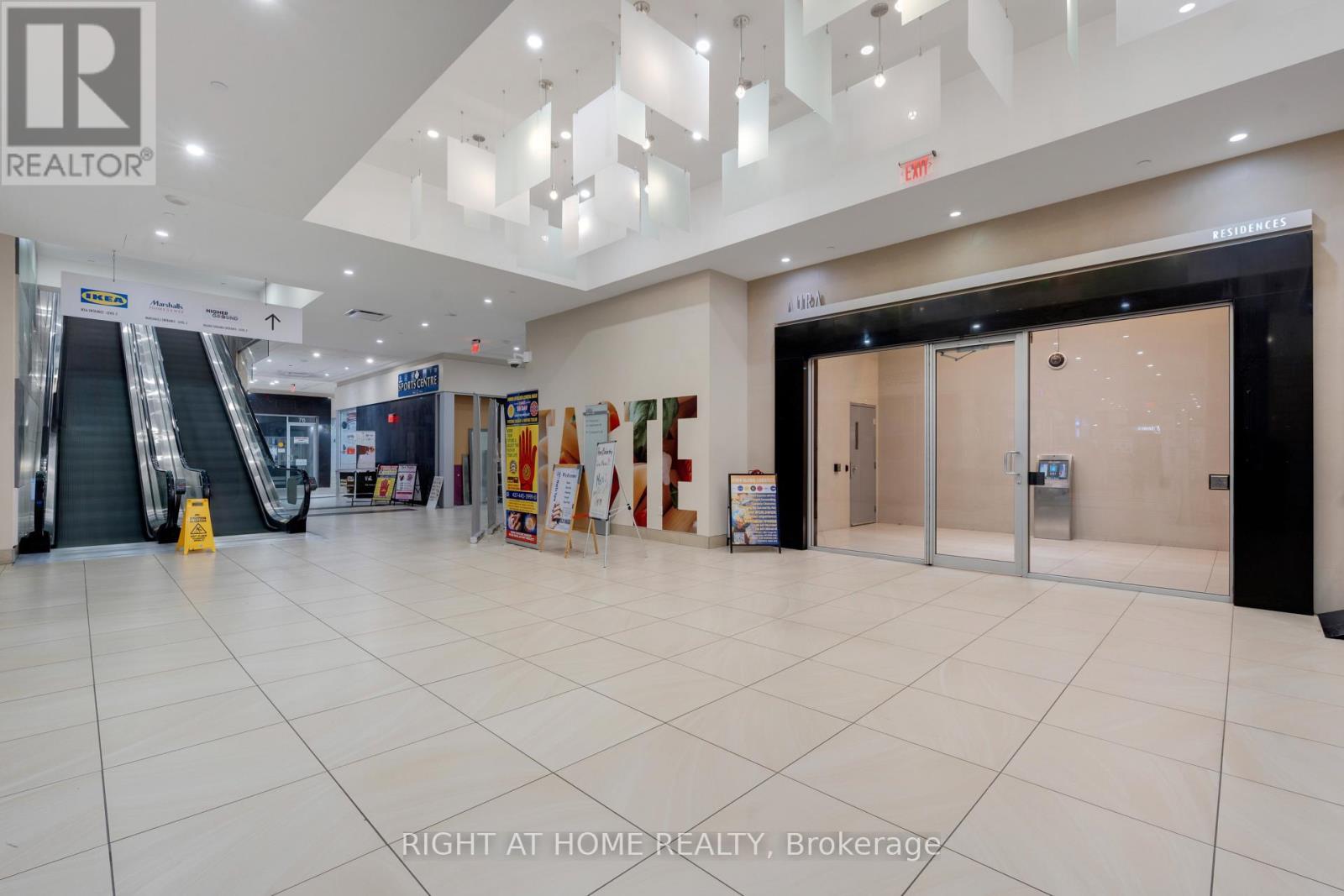 65 - 384 Yonge Street, Toronto, Ontario  M5B 1S8 - Photo 2 - C12564238