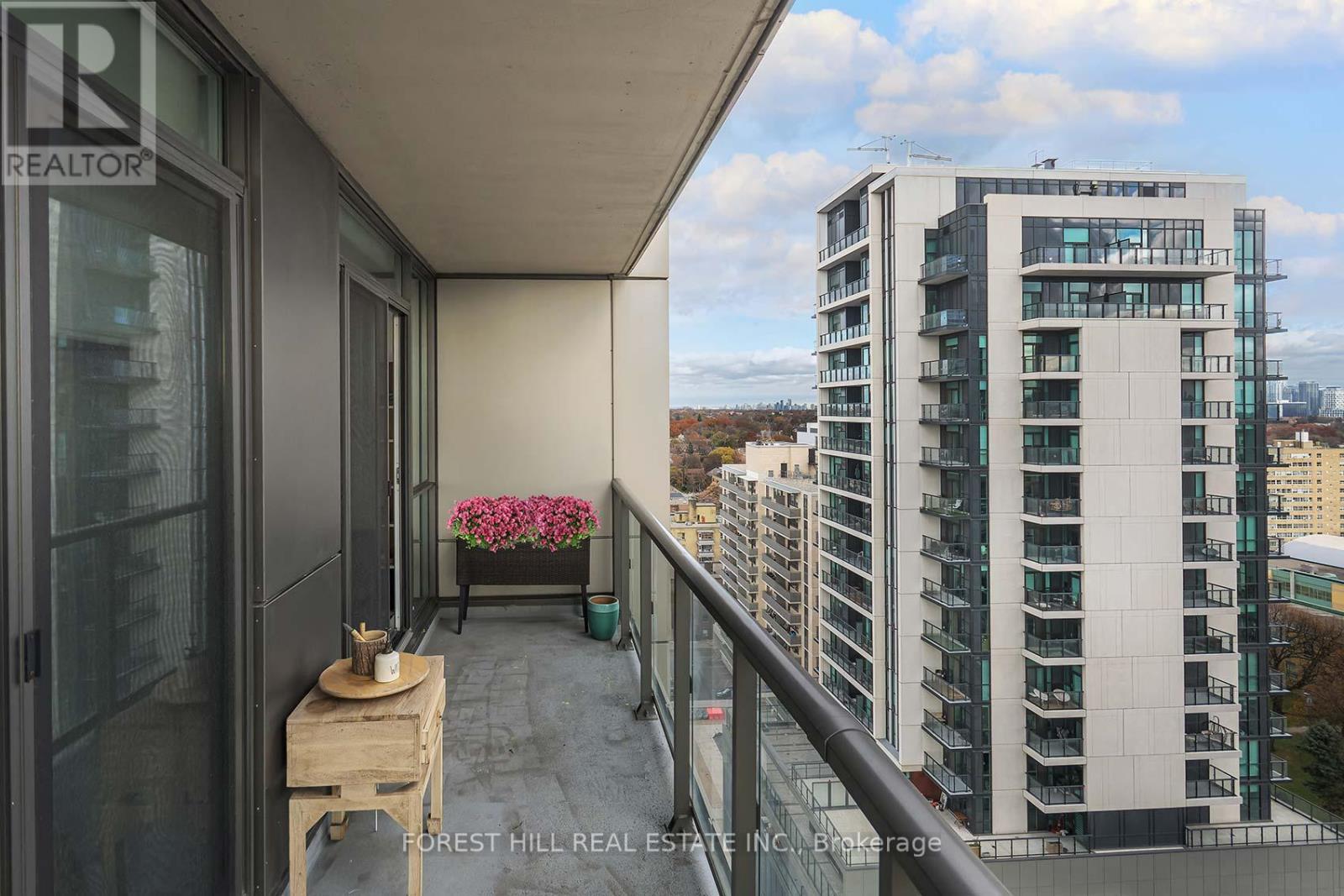 1505 - 530 St Clair Avenue W, Toronto, Ontario  M6C 0A2 - Photo 11 - C12564254