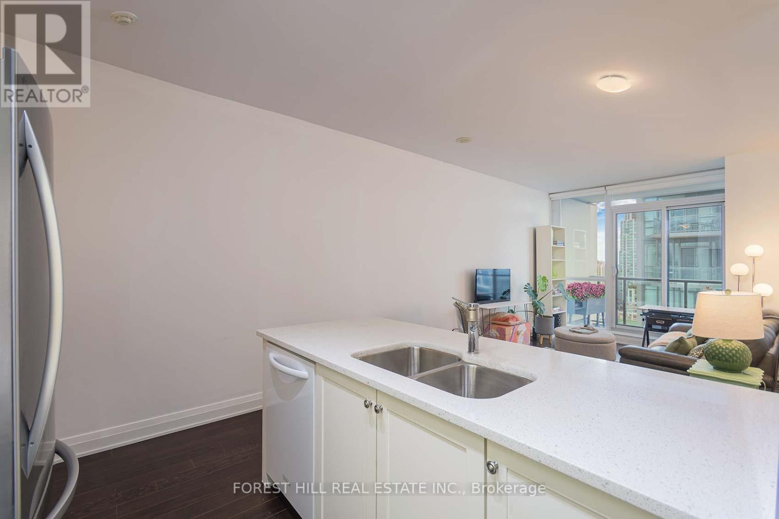 1505 - 530 St Clair Avenue W, Toronto, Ontario  M6C 0A2 - Photo 15 - C12564254