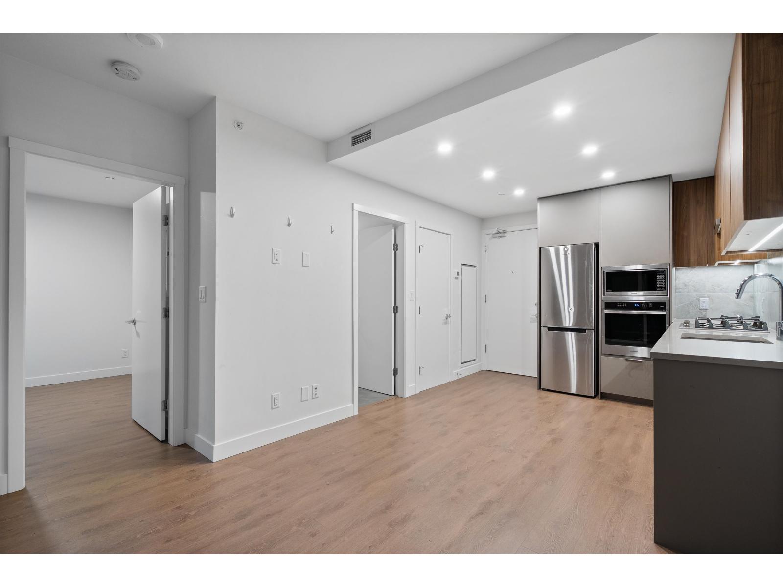 206 13359 Old Yale Road, Surrey, British Columbia V3T 0S4 - Photo 5 - R3069066