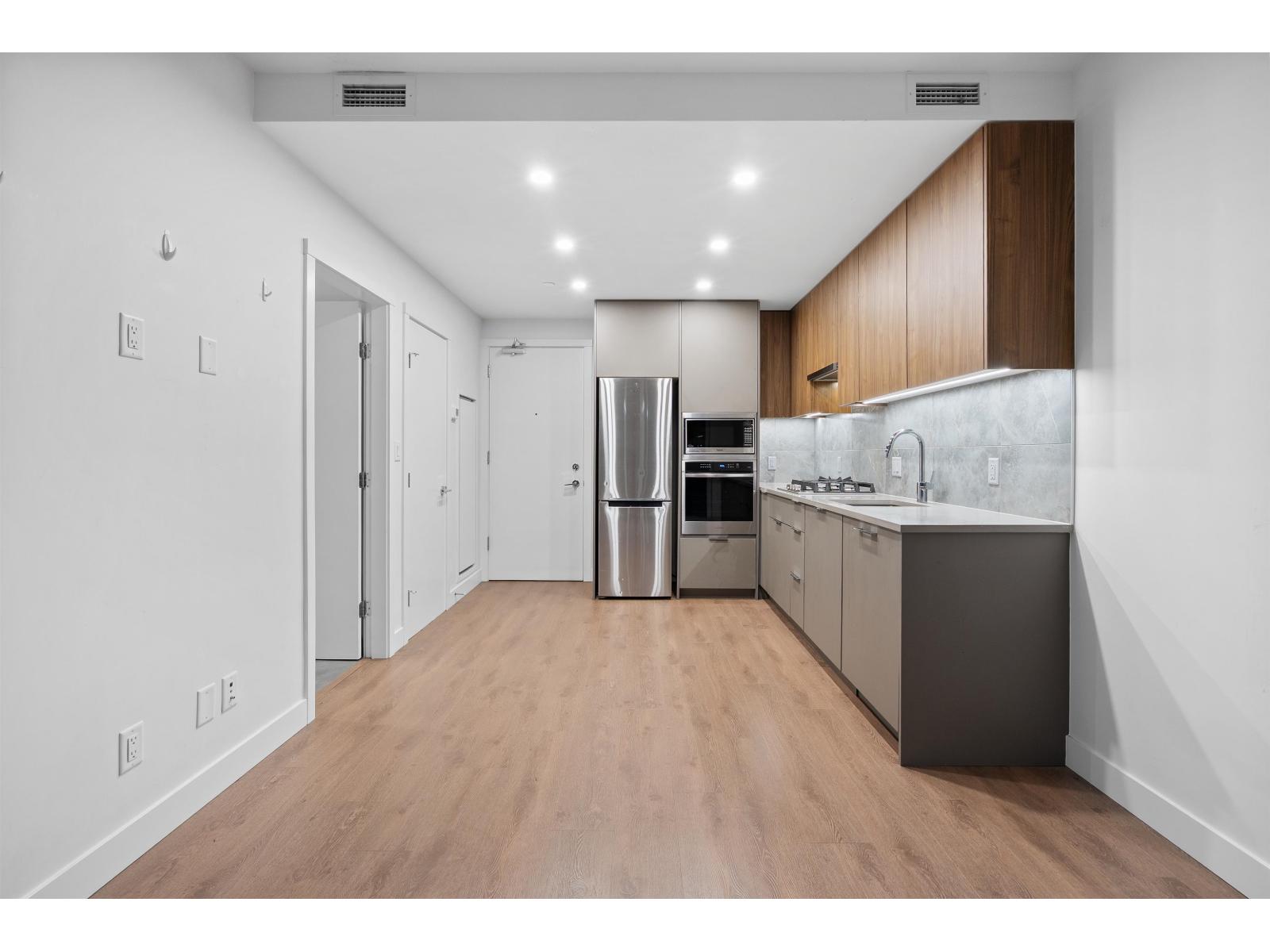 206 13359 Old Yale Road, Surrey, British Columbia V3T 0S4 - Photo 2 - R3069066