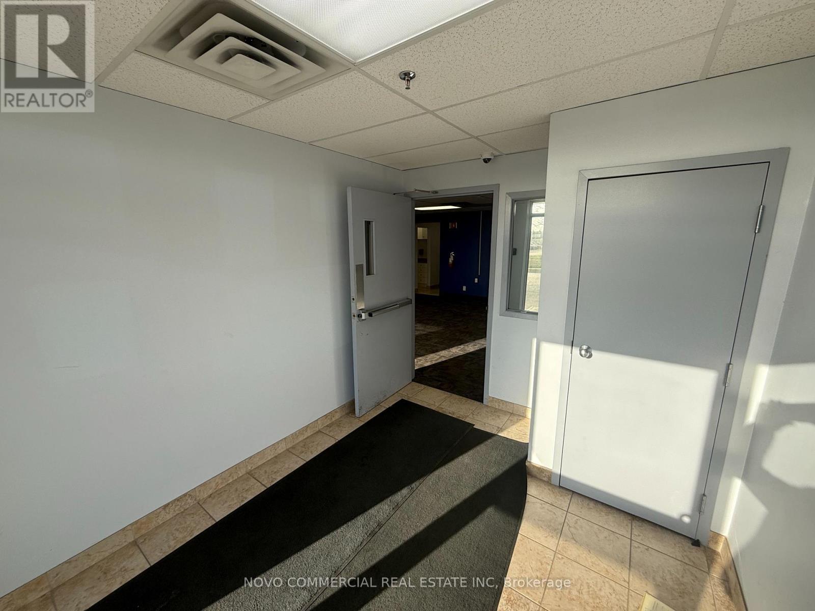 B - 615 Orwell Street, Mississauga, Ontario  L5A 2W4 - Photo 9 - W12537494