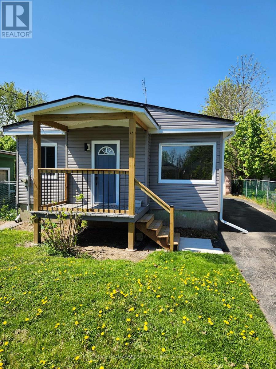 40 Merigold Street, St. Catharines, Ontario  L2S 2N5 - Photo 2 - X12418351