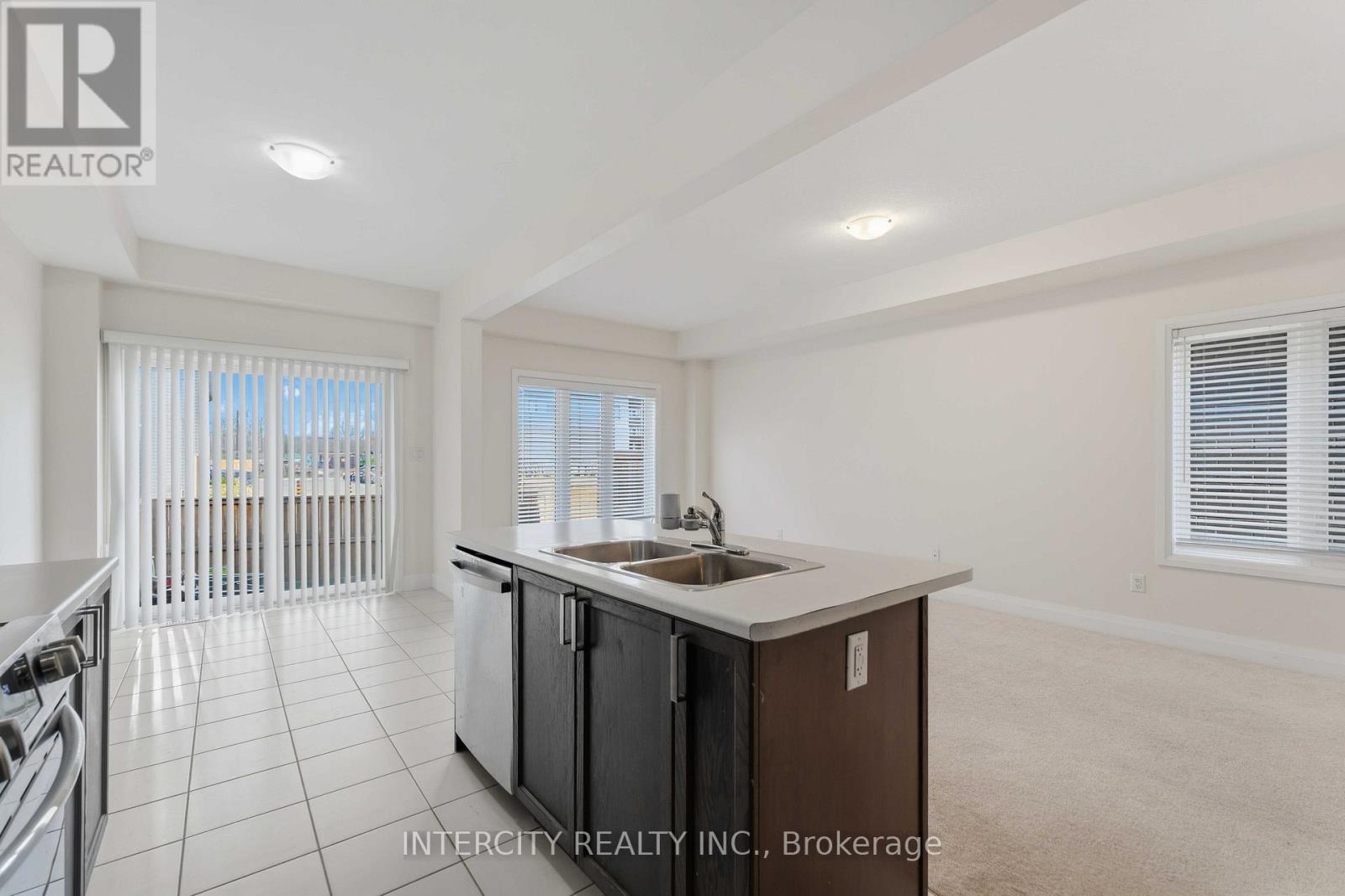 6679 Cropp Street, Niagara Falls, Ontario L2E 0B7 - Photo 10 - X12460641