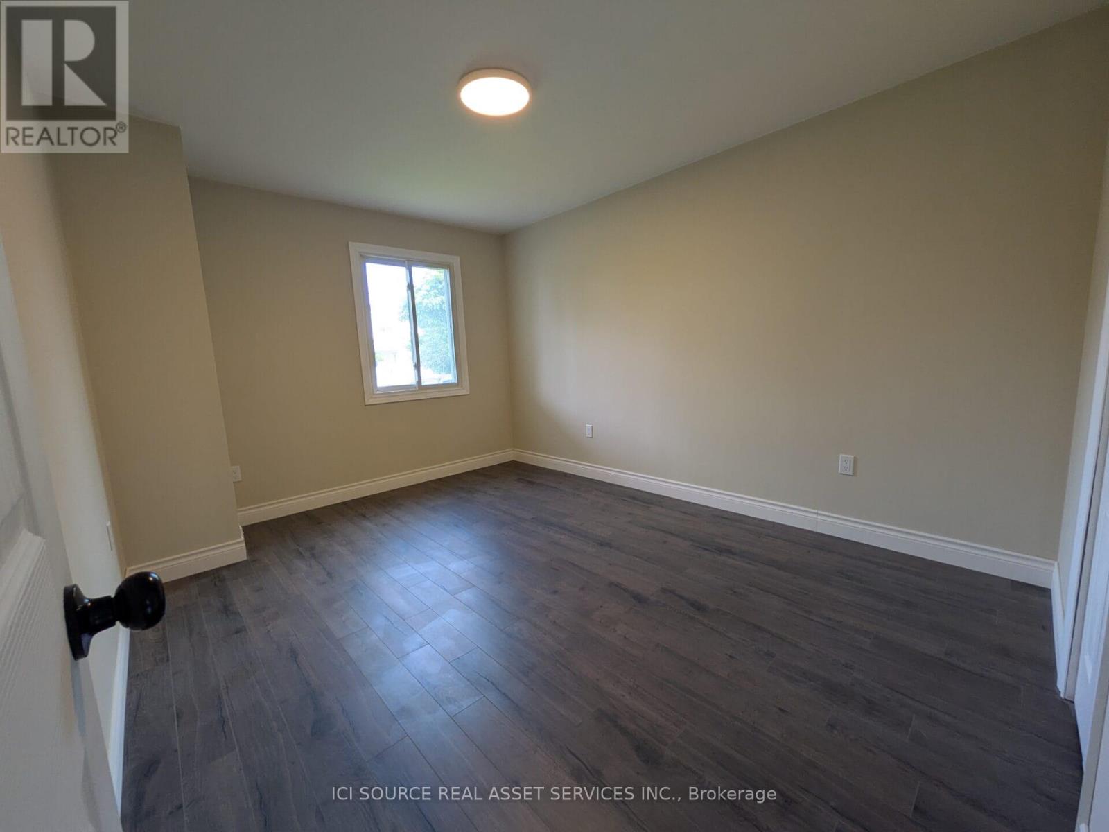 40 Merigold Street, St. Catharines, Ontario  L2S 2N5 - Photo 7 - X12418351