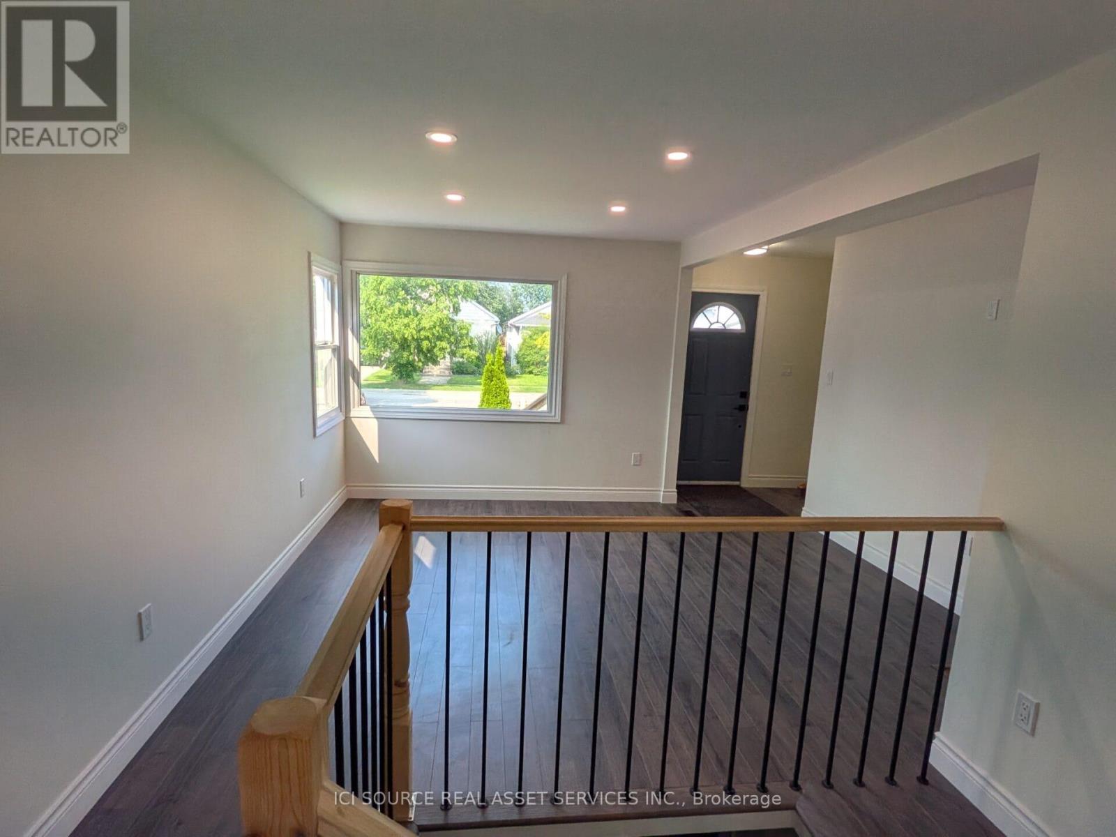 40 Merigold Street, St. Catharines, Ontario  L2S 2N5 - Photo 6 - X12418351