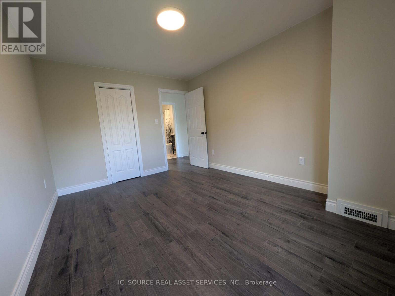 40 Merigold Street, St. Catharines, Ontario  L2S 2N5 - Photo 8 - X12418351