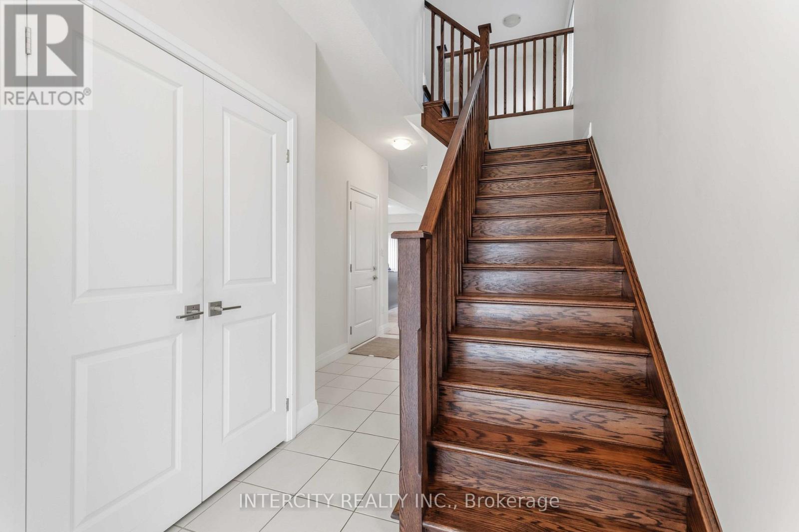 6679 Cropp Street, Niagara Falls, Ontario L2E 0B7 - Photo 12 - X12460641