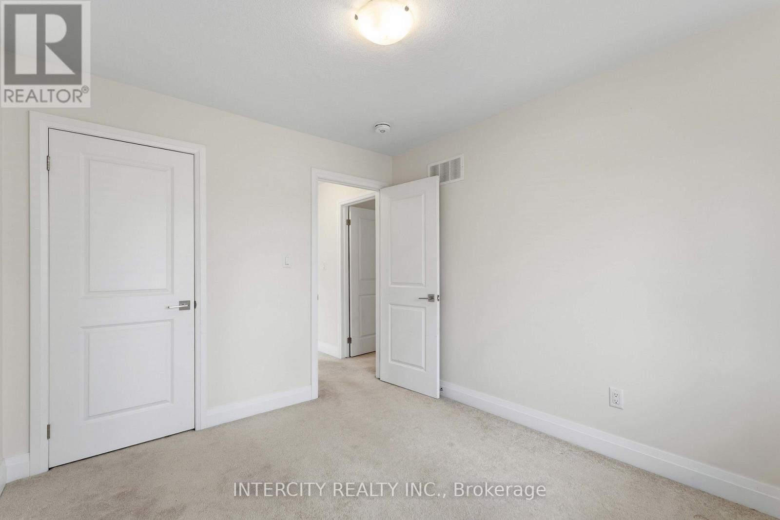 6679 Cropp Street, Niagara Falls, Ontario L2E 0B7 - Photo 17 - X12460641