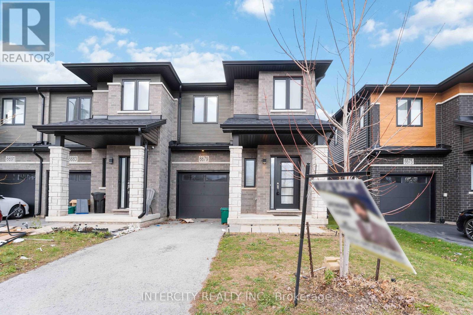 6679 Cropp Street, Niagara Falls, Ontario L2E 0B7 - Photo 2 - X12460641