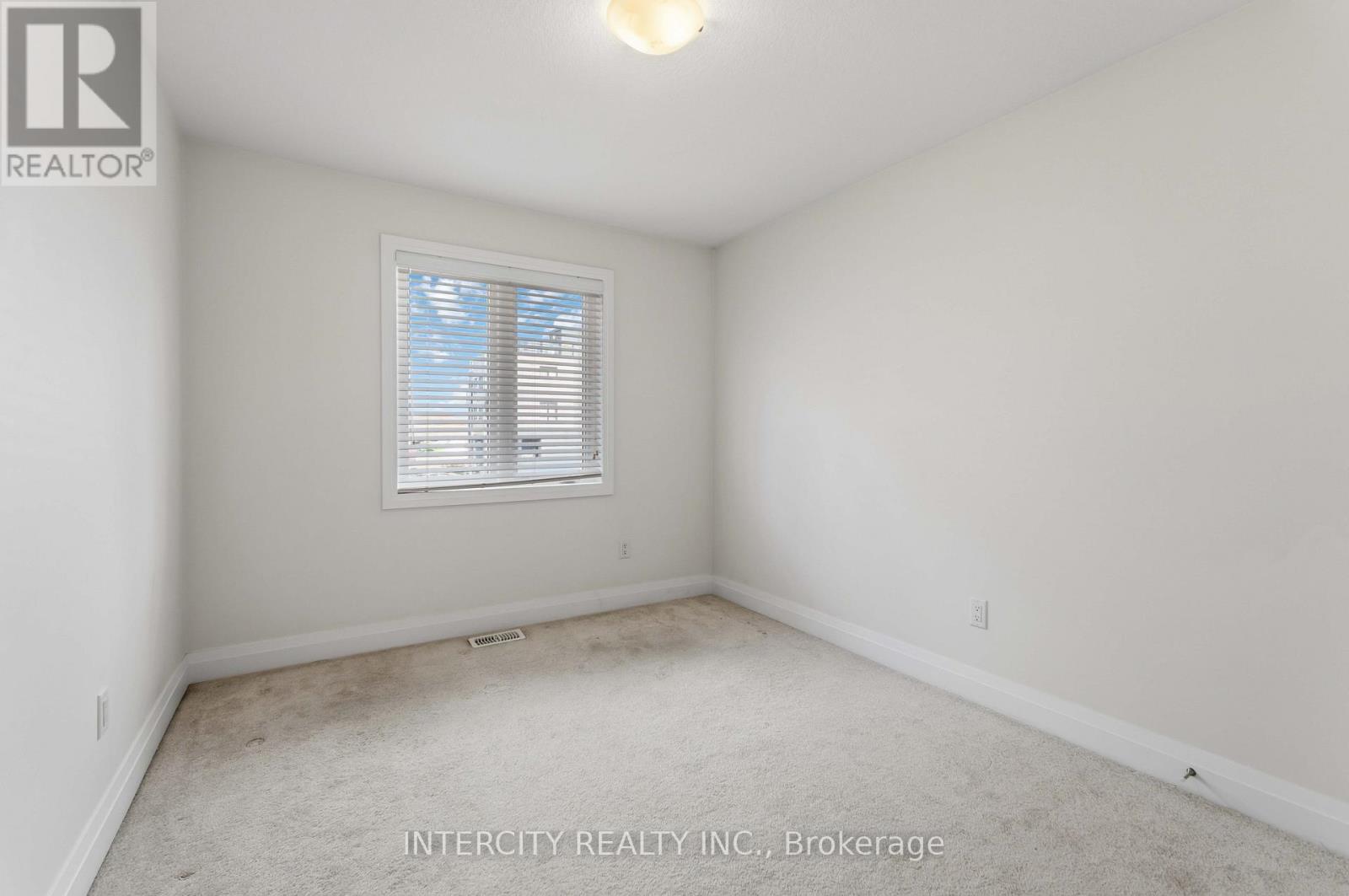 6679 Cropp Street, Niagara Falls, Ontario L2E 0B7 - Photo 16 - X12460641