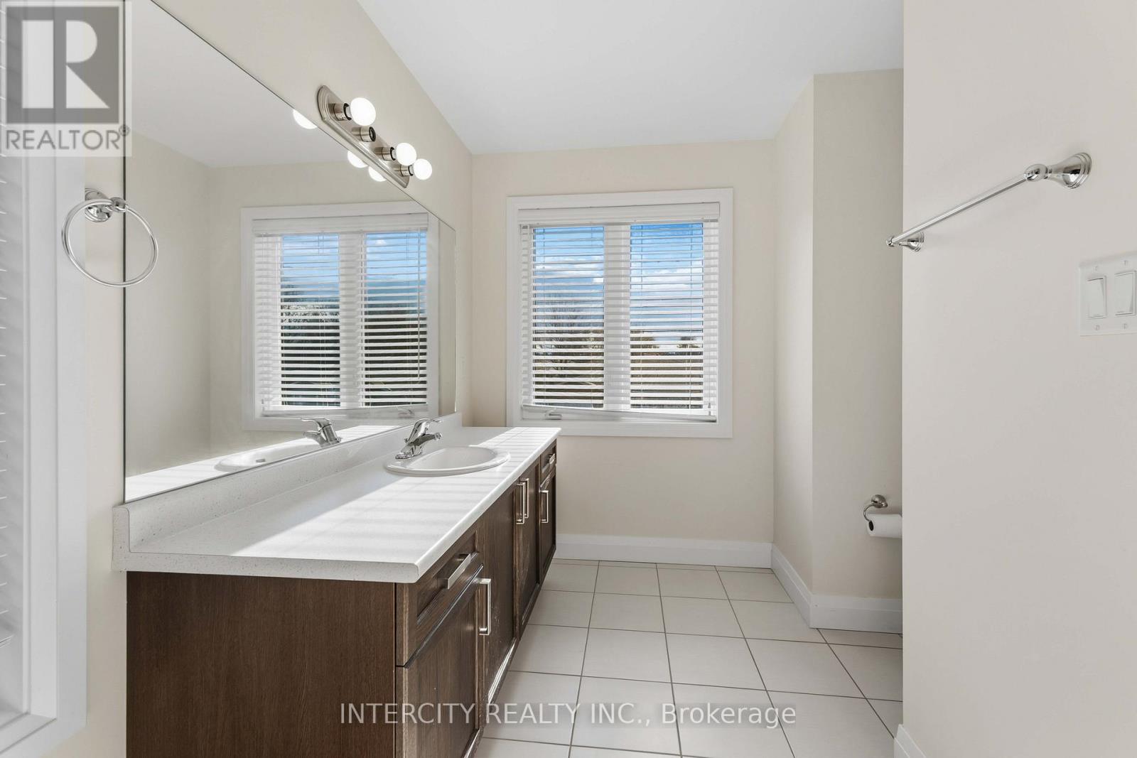 6679 Cropp Street, Niagara Falls, Ontario L2E 0B7 - Photo 24 - X12460641