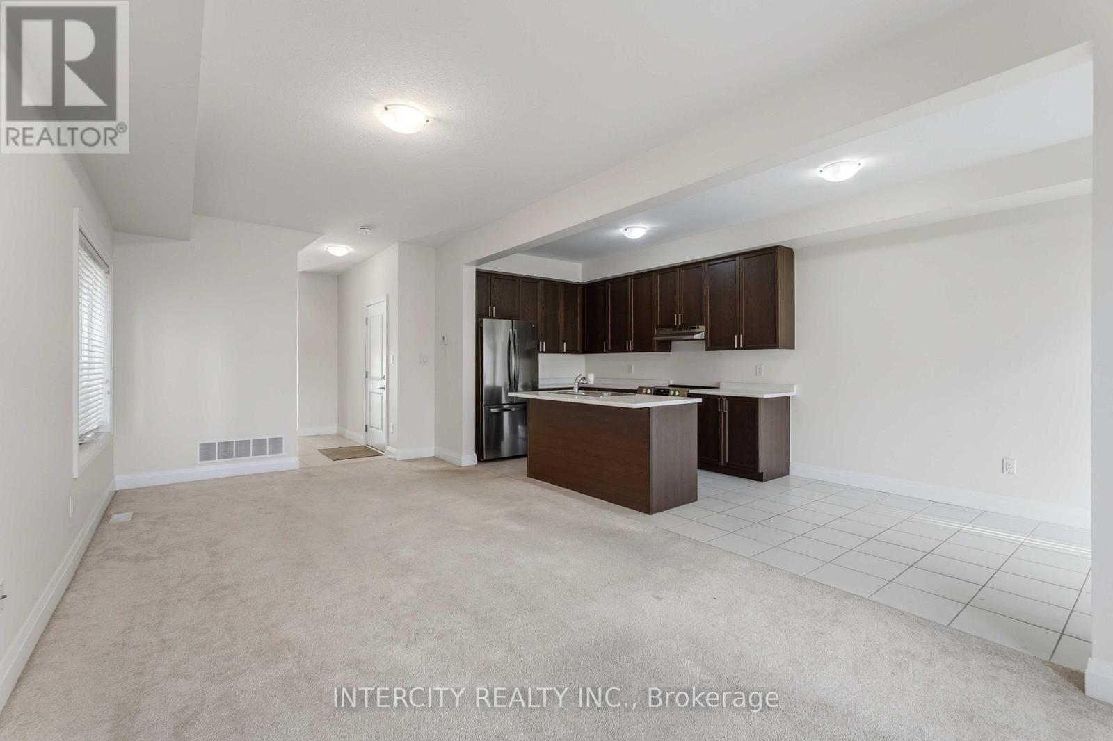 6679 Cropp Street, Niagara Falls, Ontario L2E 0B7 - Photo 8 - X12460641