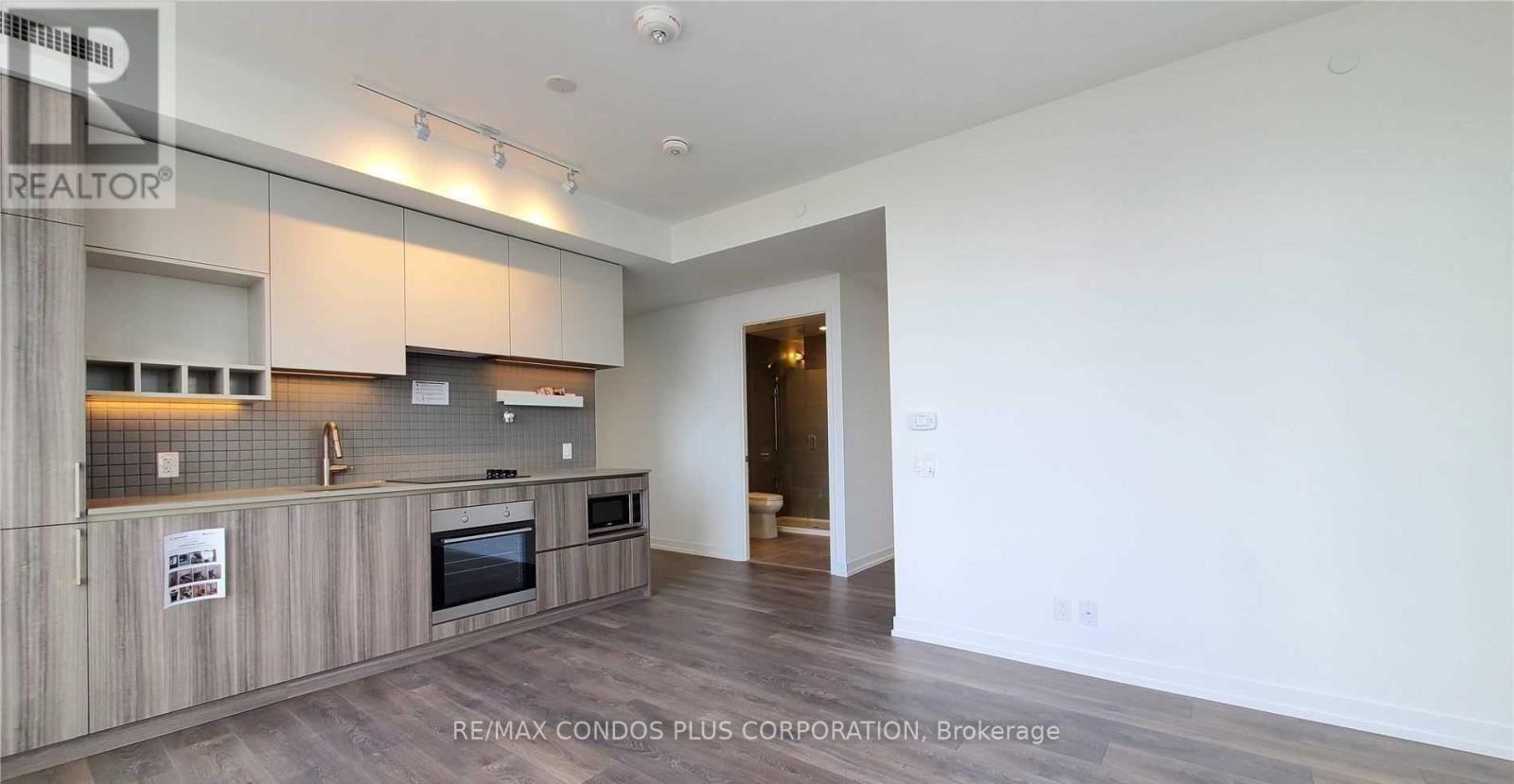 3702 - 898 Portage Parkway, Vaughan, Ontario  L4K 0J6 - Photo 3 - N12564056