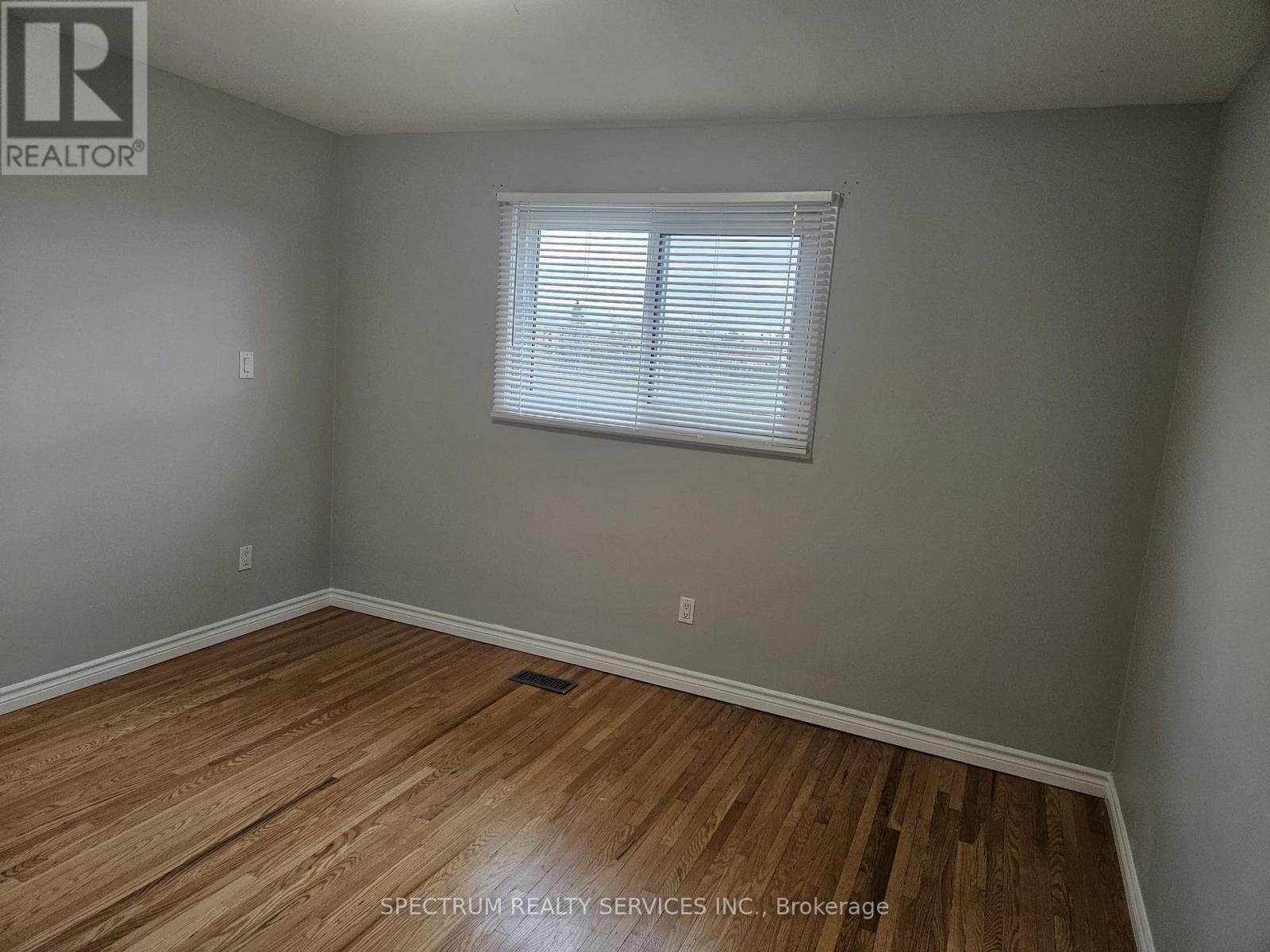 125 Albany Drive, Vaughan, Ontario  L4L 2X6 - Photo 11 - N12564216