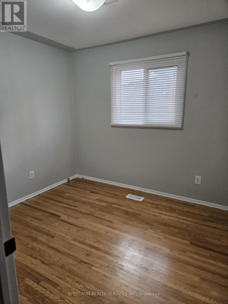 125 Albany Drive, Vaughan, Ontario  L4L 2X6 - Photo 12 - N12564216