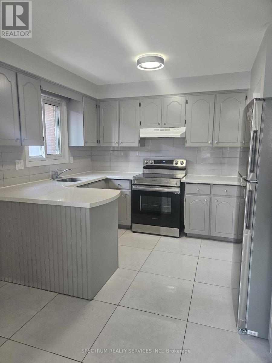 125 Albany Drive, Vaughan, Ontario  L4L 2X6 - Photo 3 - N12564216