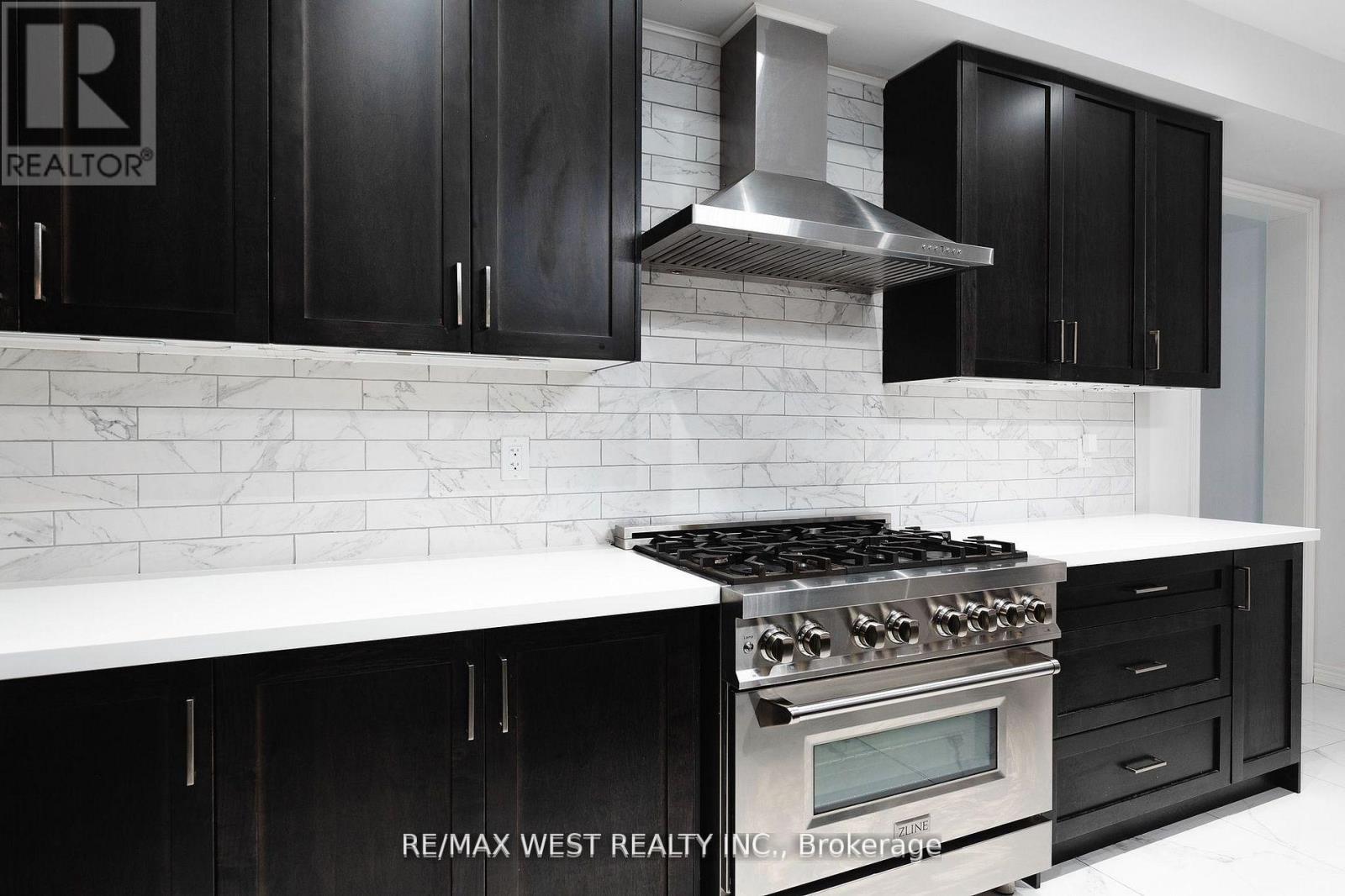 31 Frederick Taylor Way, East Gwillimbury, Ontario  L0G 1M0 - Photo 5 - N12564226