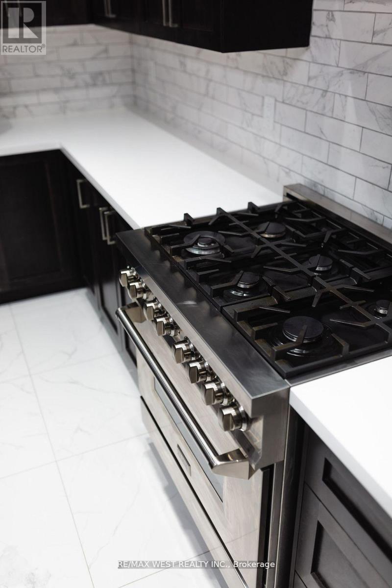 31 Frederick Taylor Way, East Gwillimbury, Ontario  L0G 1M0 - Photo 6 - N12564226