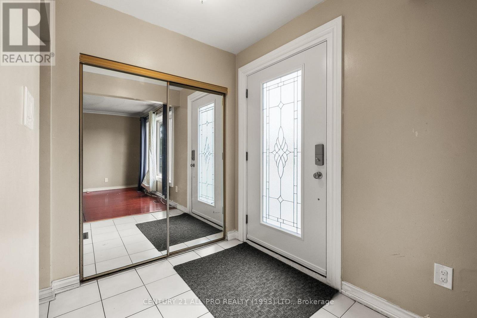 84 Goldsboro Road, Toronto, Ontario M9L 1A7 - Photo 7 - W12435295