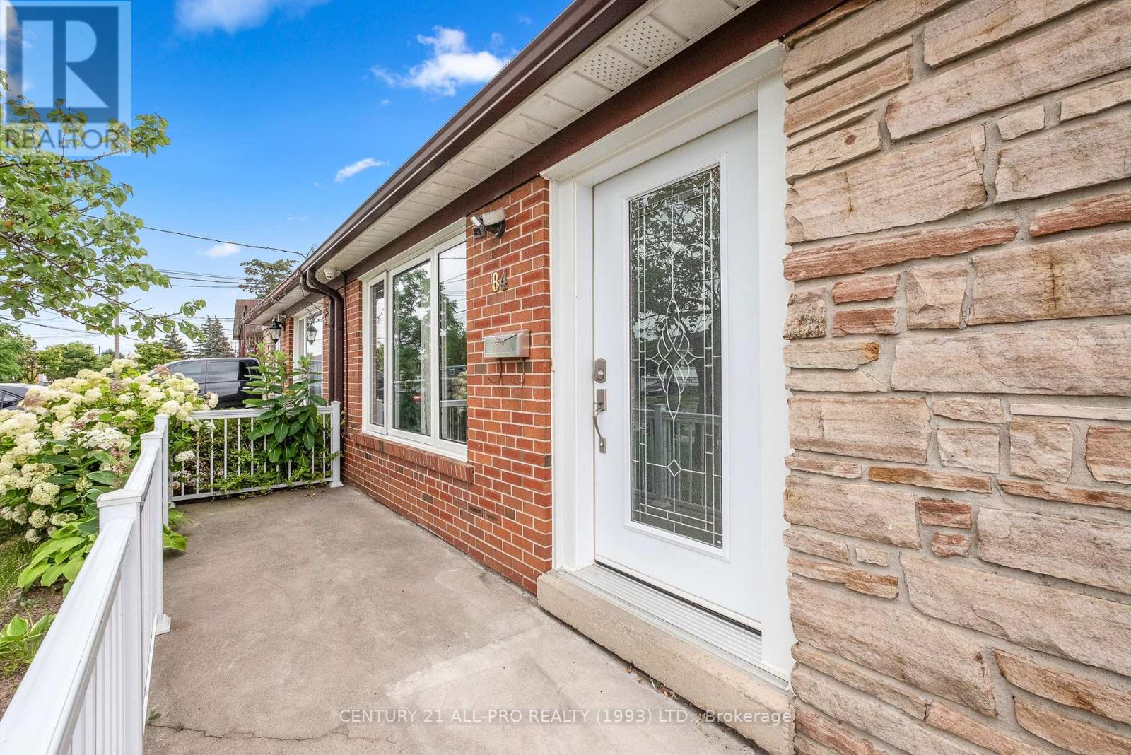 84 Goldsboro Road, Toronto, Ontario M9L 1A7 - Photo 11 - W12435295