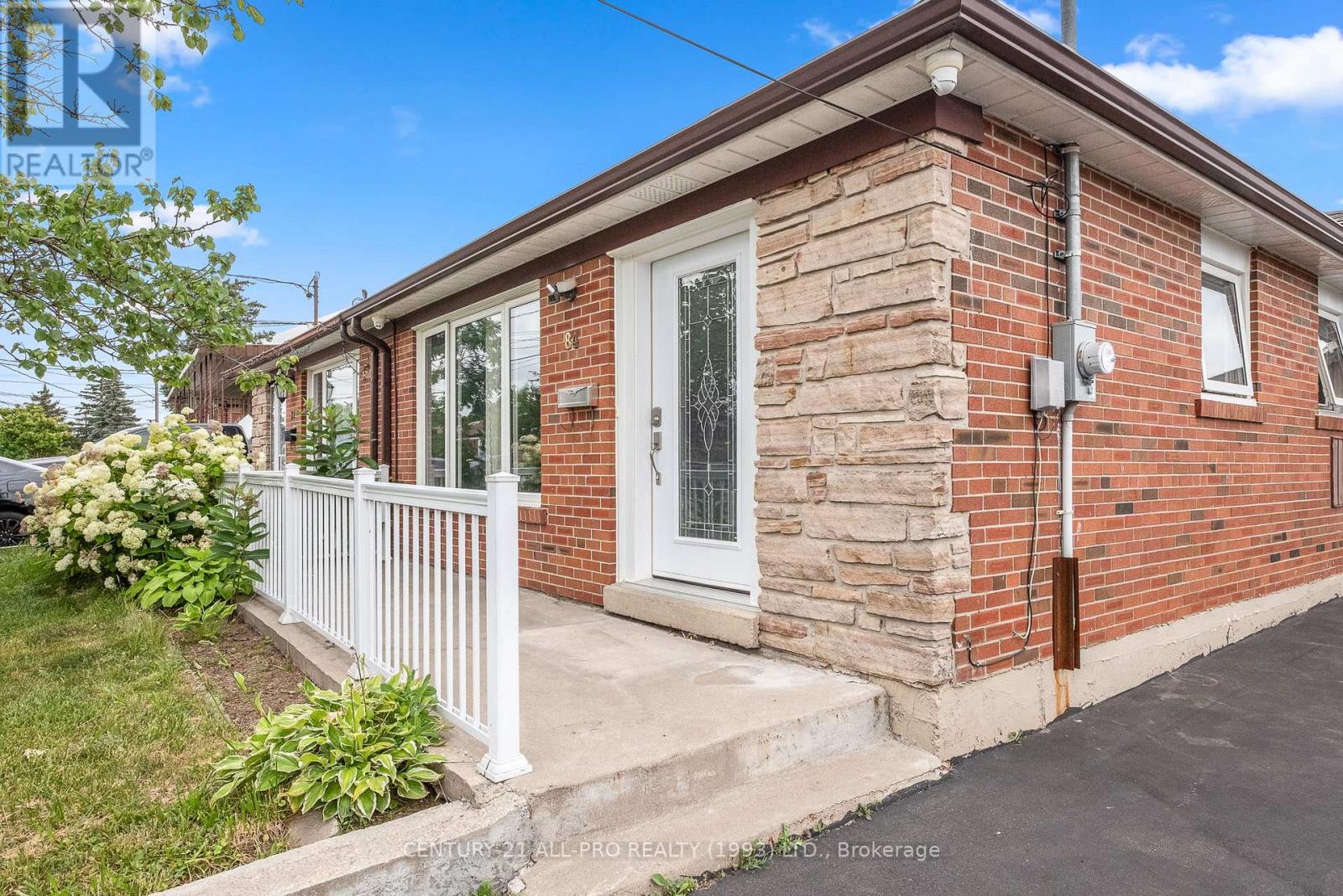 84 Goldsboro Road, Toronto, Ontario M9L 1A7 - Photo 10 - W12435295