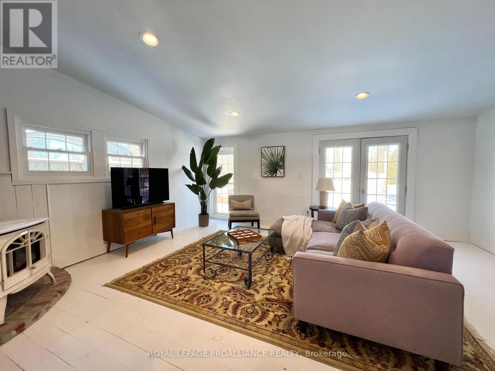 374 Bloomfield Main Street, Prince Edward County (Bloomfield Ward), Ontario  K0K 1G0 - Photo 21 - X12454834