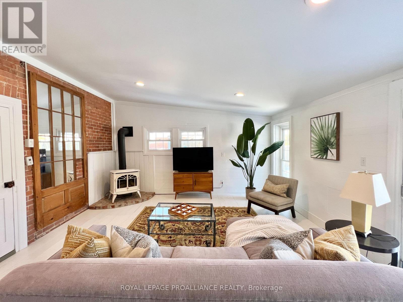 374 Bloomfield Main Street, Prince Edward County (Bloomfield Ward), Ontario  K0K 1G0 - Photo 22 - X12454834