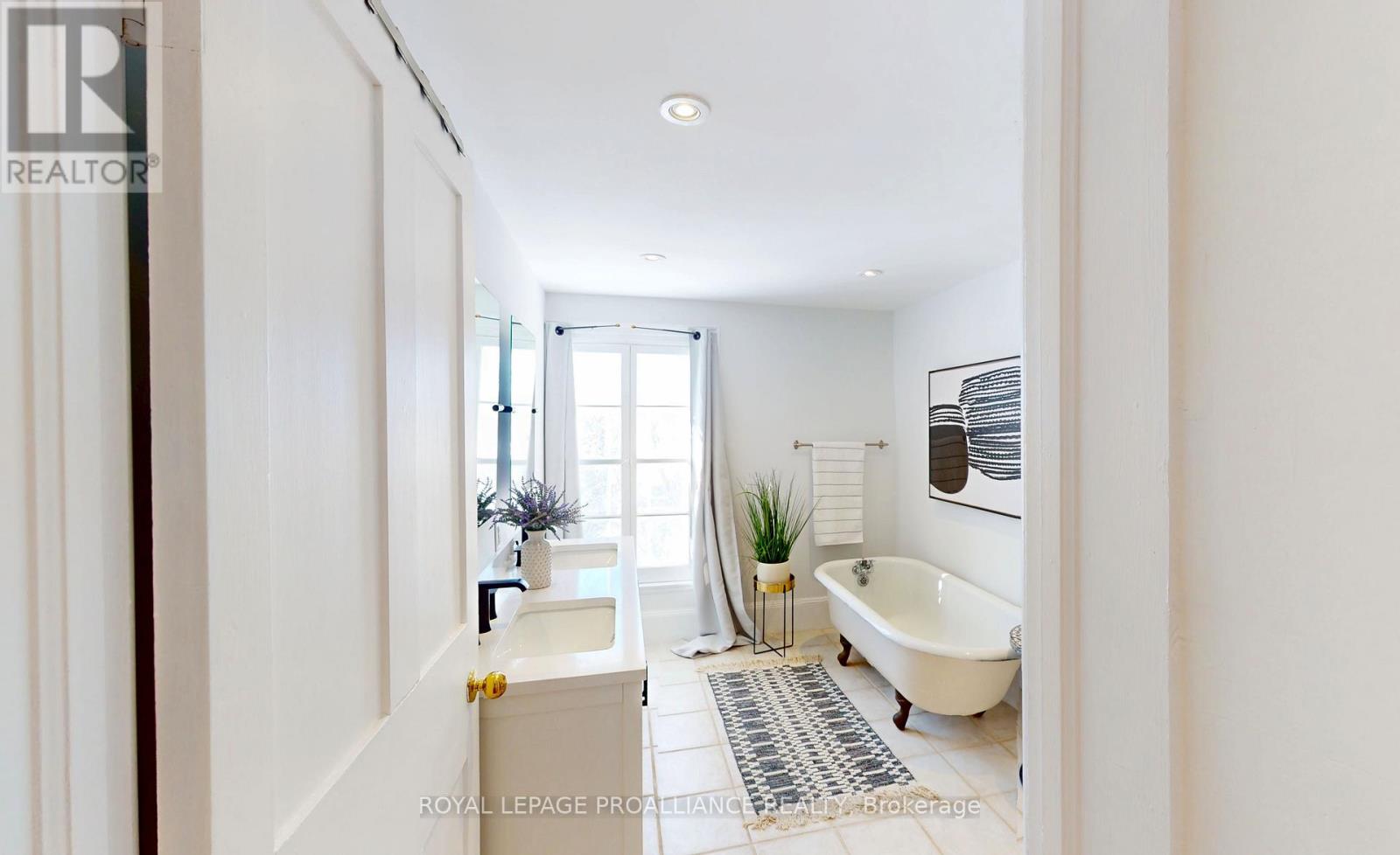 374 Bloomfield Main Street, Prince Edward County (Bloomfield Ward), Ontario  K0K 1G0 - Photo 32 - X12454834