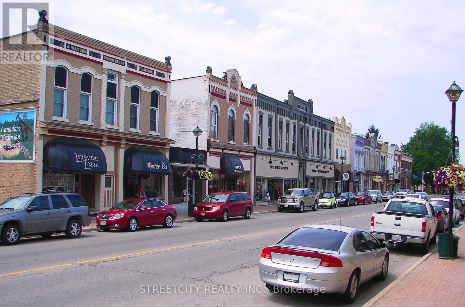 4482 Petrolia Line, Petrolia, Ontario N0N 1R0 - Photo 34 - X12562578