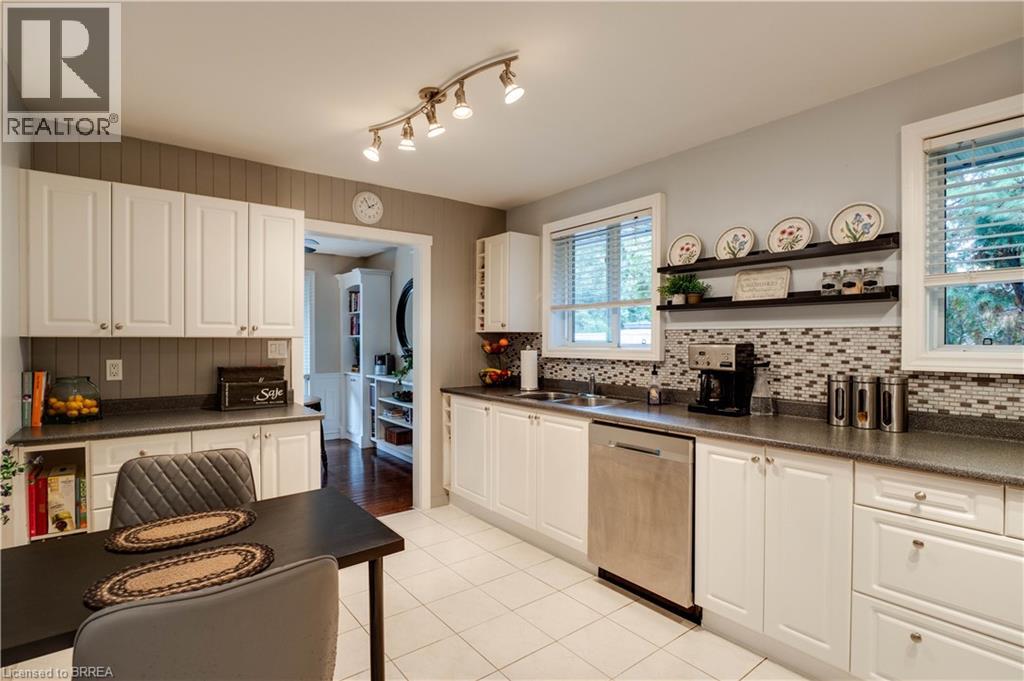 4 Adelaide Avenue, Brantford, Ontario  N3S 7H3 - Photo 2 - 40780603