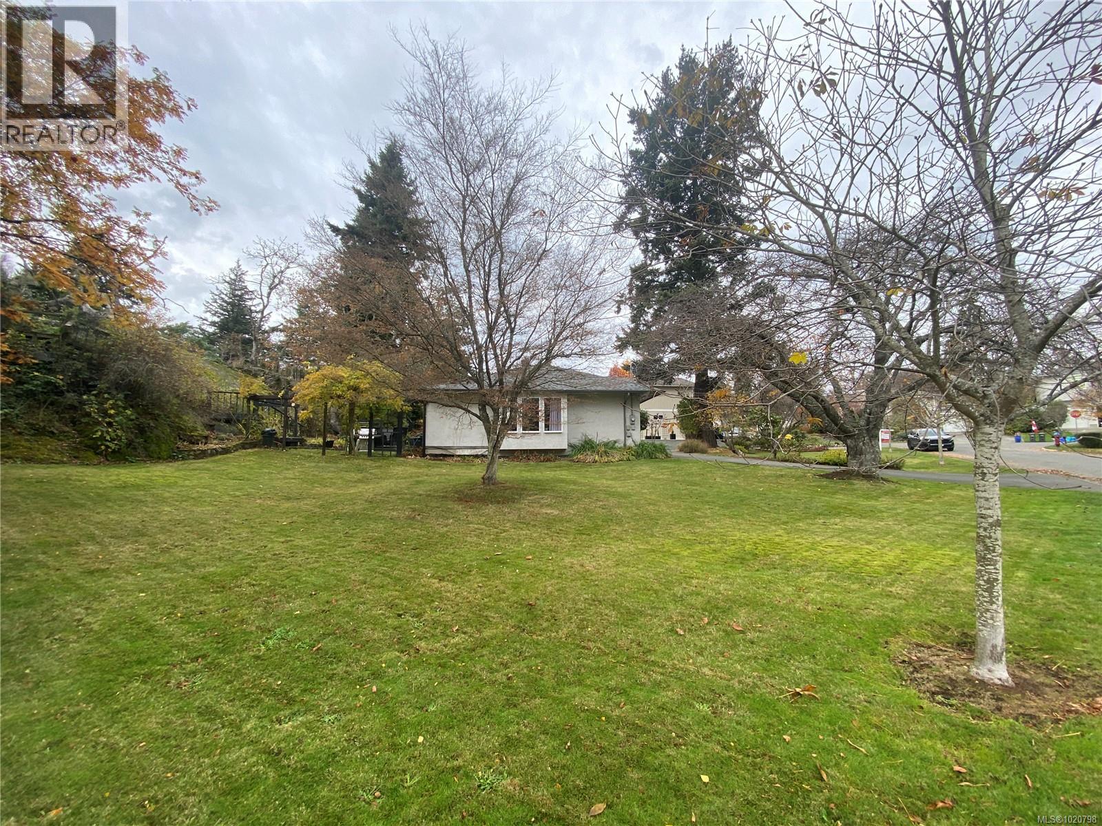 886 Cunningham Rd, Esquimalt, British Columbia  V9A 4M6 - Photo 48 - 1020798