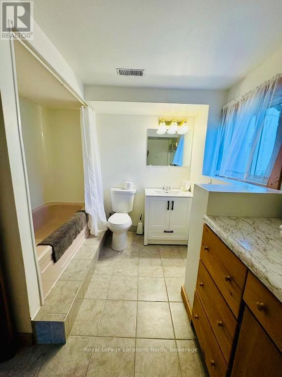 569513 6th Side Road, Blue Mountains, Ontario  N0H 2E0 - Photo 14 - X12564346