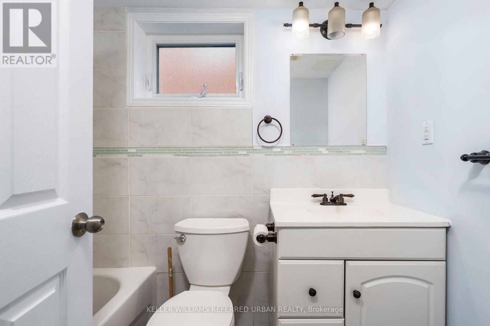 Main - 39 Cayuga Avenue, Toronto, Ontario  M6N 2G2 - Photo 22 - W12564070